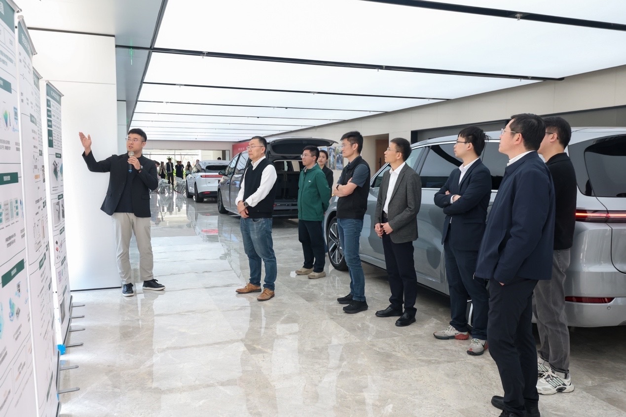 理想的「智能超充动力电池北京市重点实验室」在北京研发总部正式揭牌共探电池前沿技术