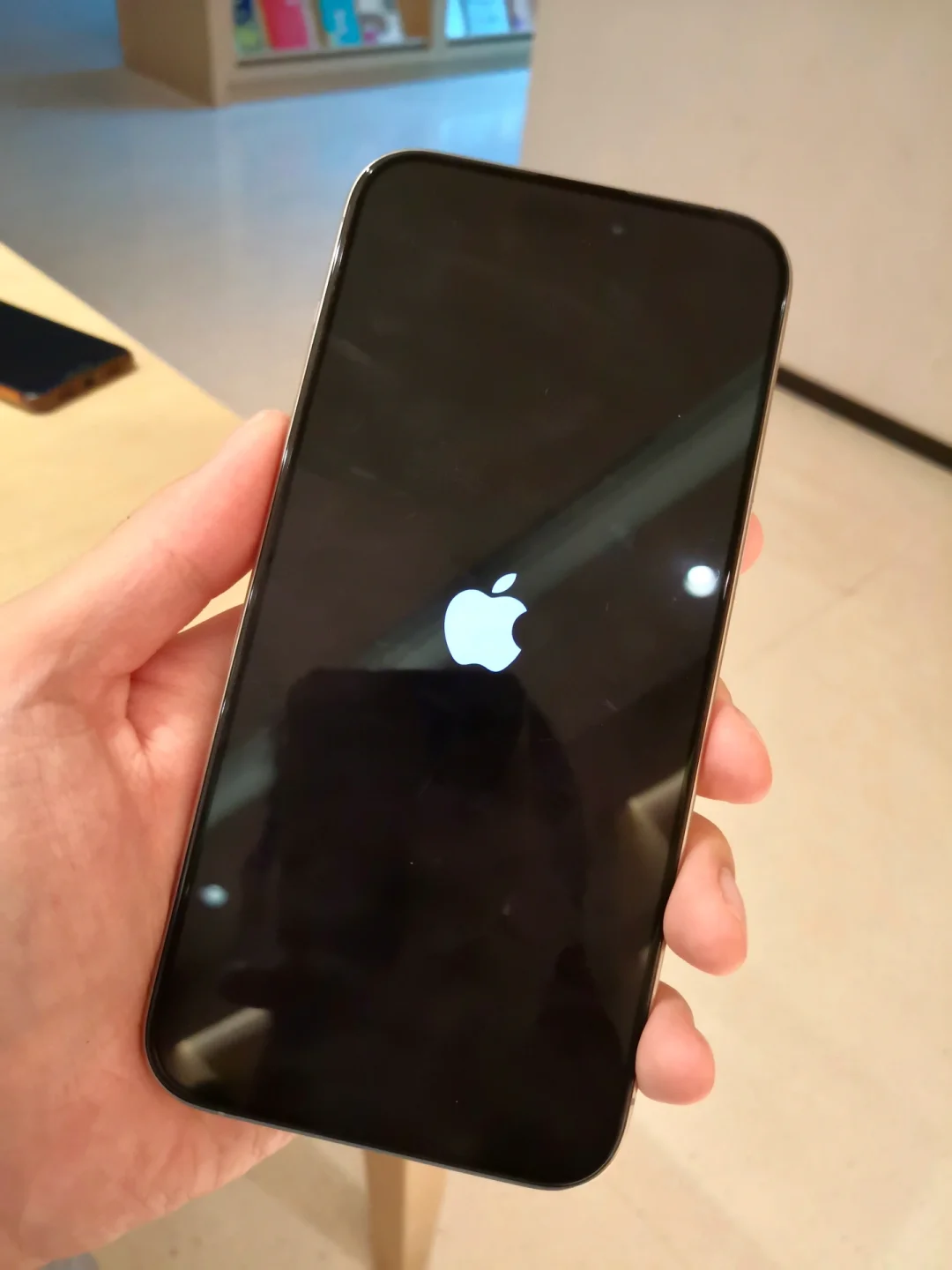 千万不要买1T的iphone16 一年手机坏四次