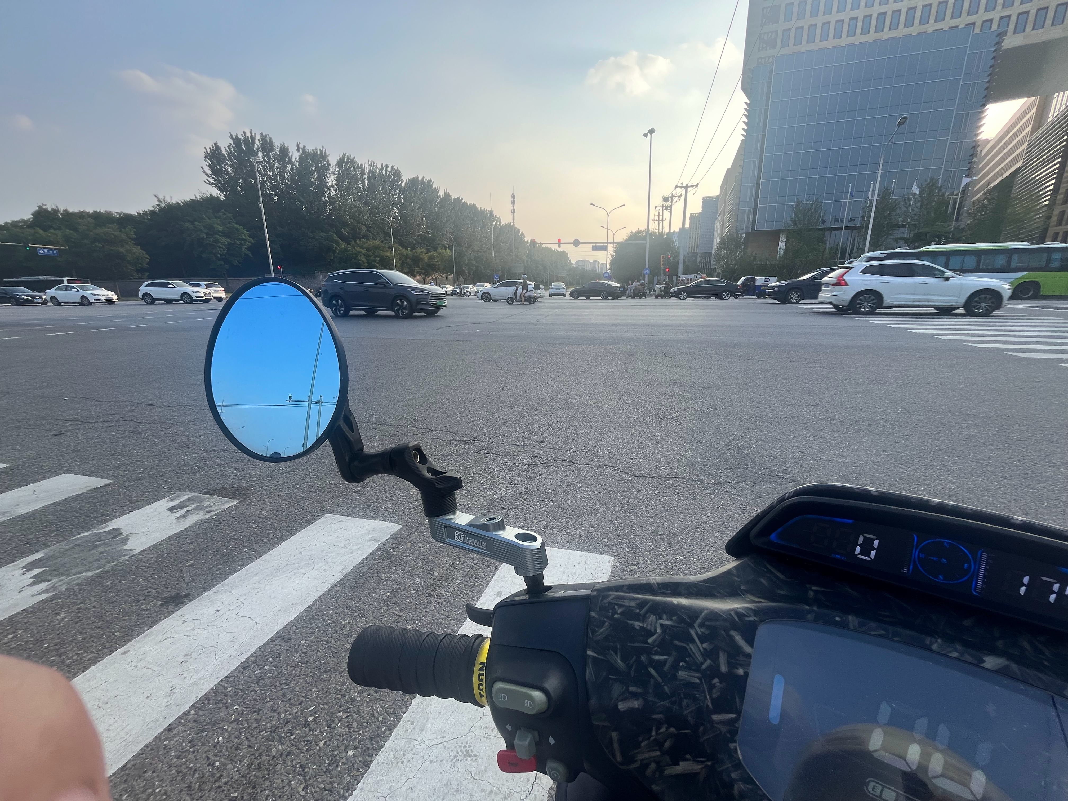 未来一周北京建议伞不离手赶紧先出去转转，趁天好！ ​​​