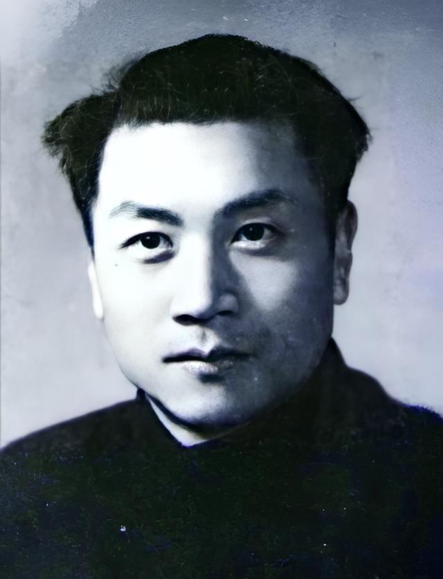 1944年，一地下党入狱后被汉奸认出，只好求狱友将他勒死，没想到，将死之时，他却