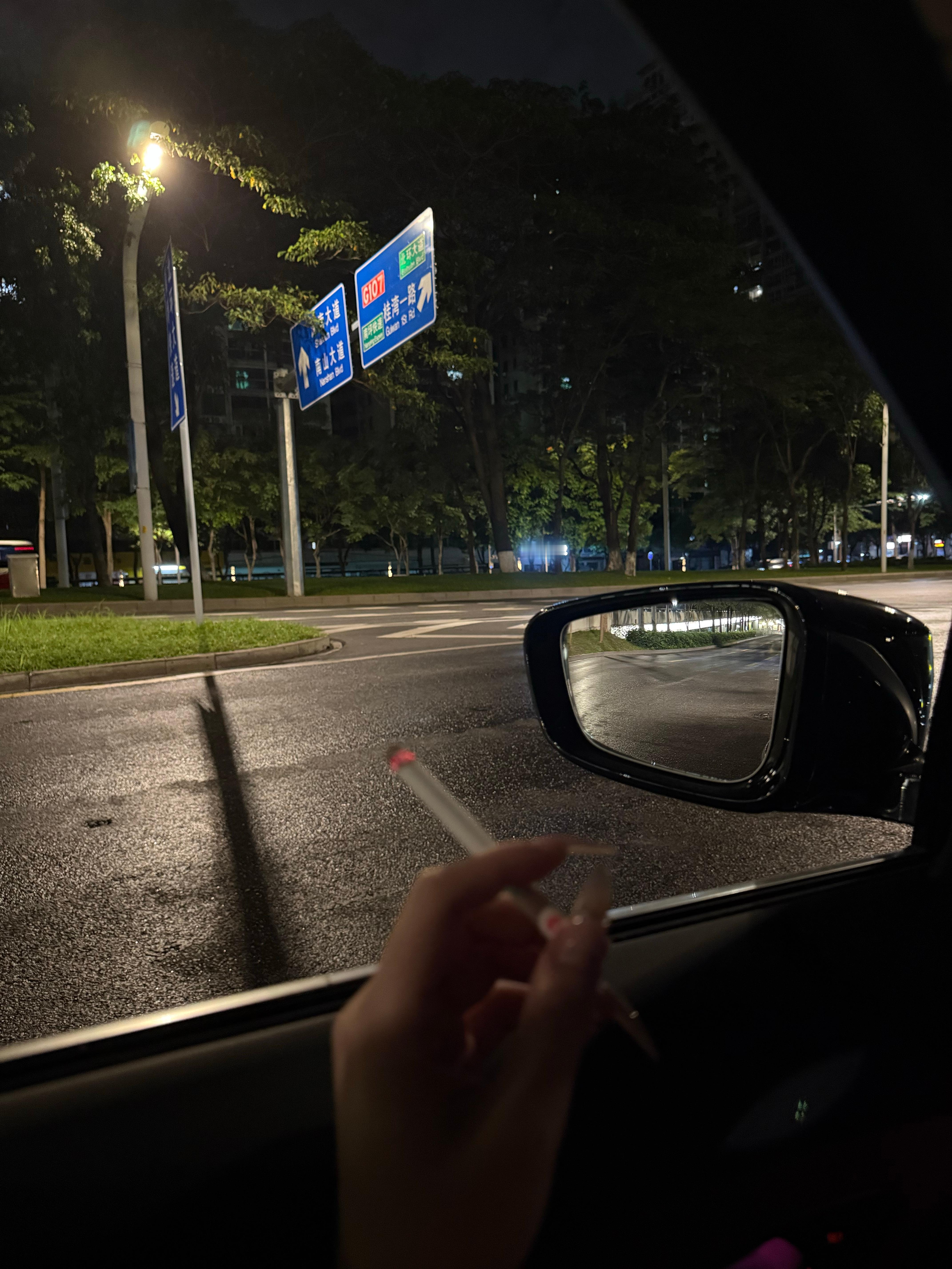 人不能一直做正确的选择，偶尔也要做一些喜欢的选择。  ​​​