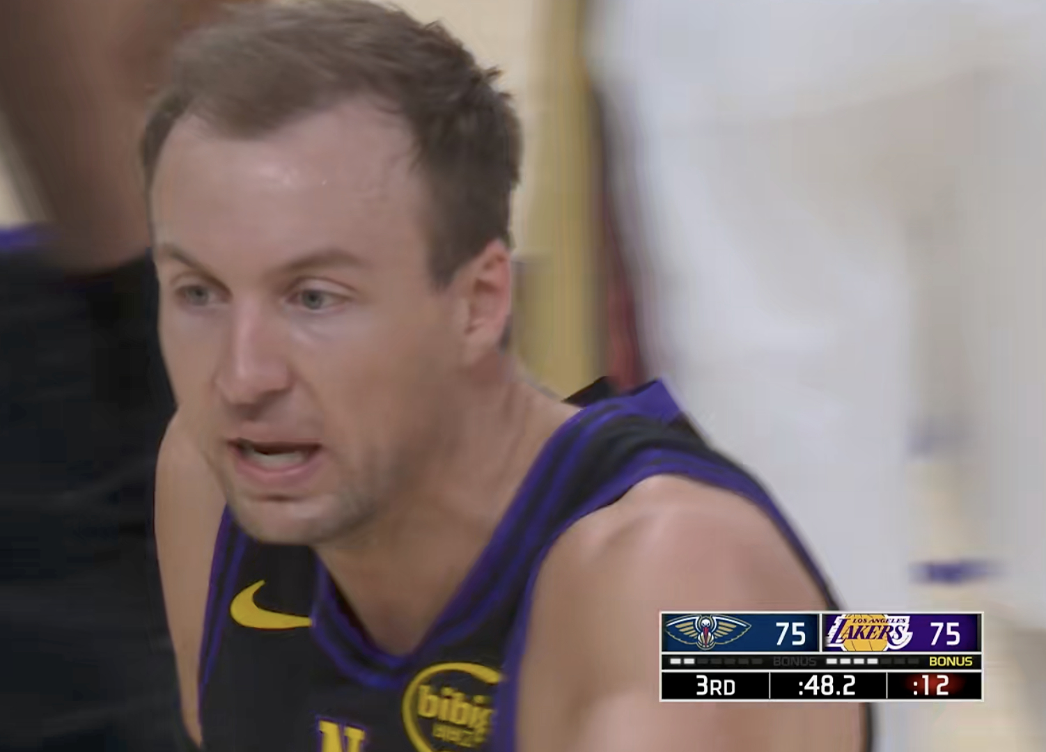 ？？？给了肯纳德一个T 