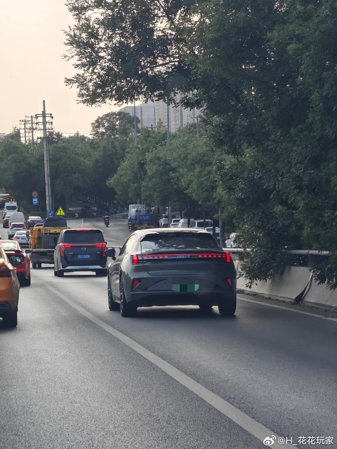 这几天在大街上看到24款极氪001，都要心疼一下。现在庆幸自己当时没有卖掉旧款加