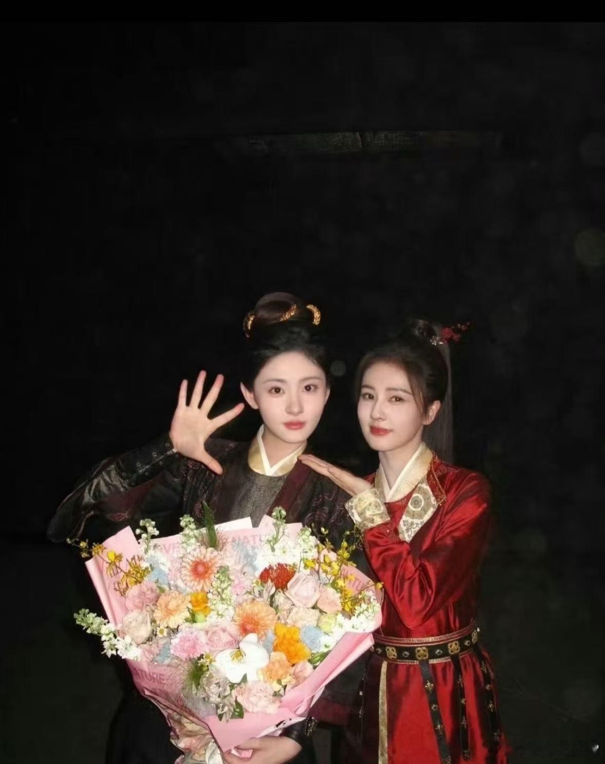 白鹿赵晴对手戏这段对手戏真的封神，赵晴演的小助手默默陪伴白鹿，乖巧又坚定，主仆之