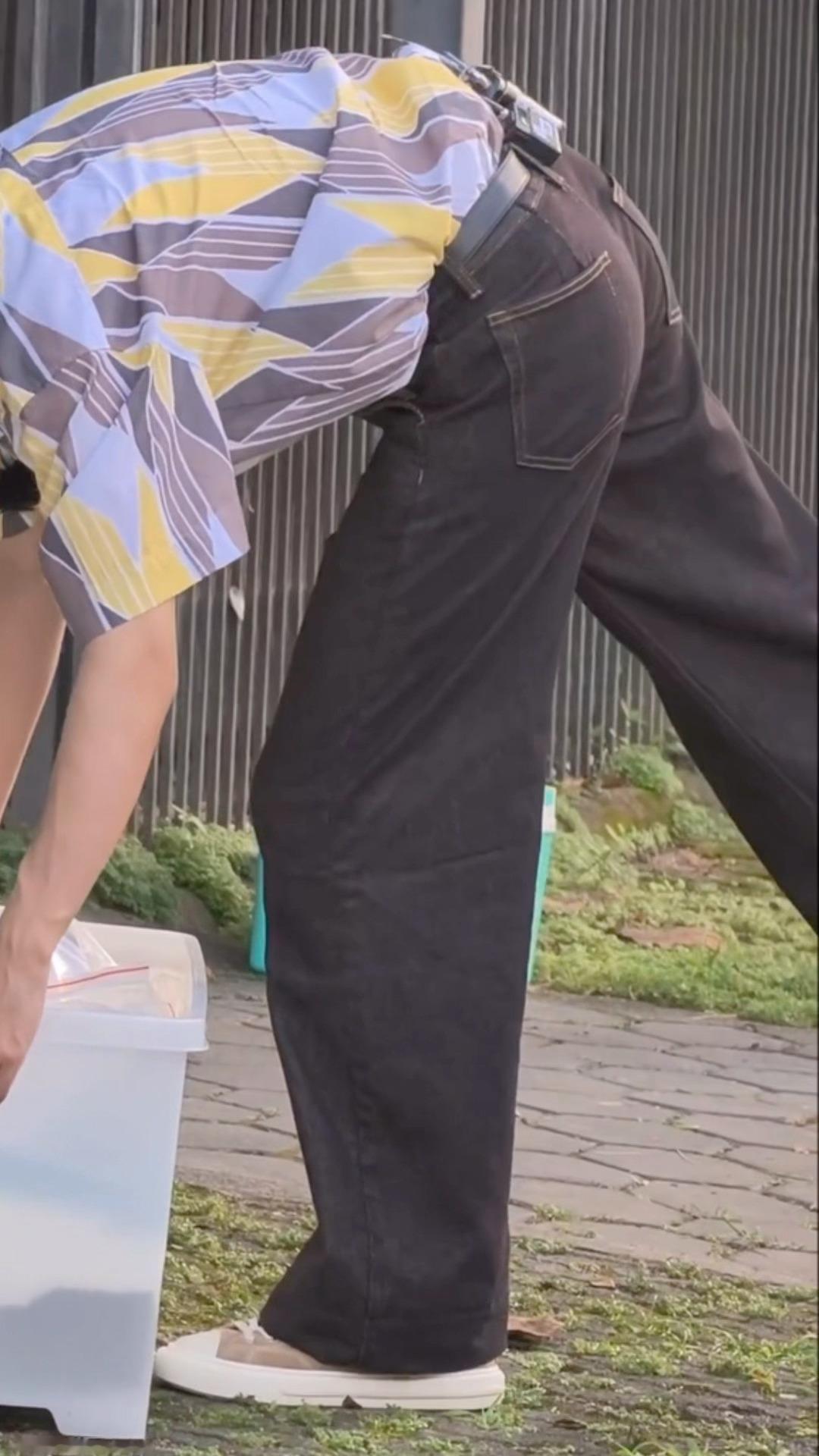 这个比例。。这个曲线。。。这个手臂线条。。。。©️网页链接王俊凯 中餐厅10