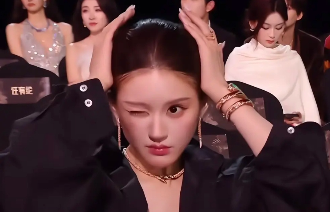 赵露思怎么这么油腻的感觉 