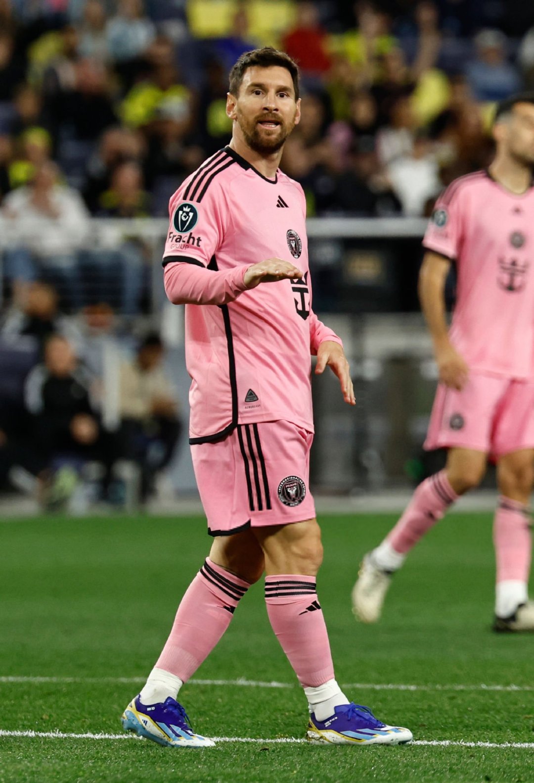 半场迈阿密国际暂时客场落后1球，开场3分钟后防走神丢球.....迈阿密国际控球占