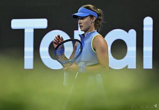 🇷🇺卡林斯卡娅6-4 6-3斯维托丽娜🇺🇦卡琳在多哈本赛季的第一场对TO