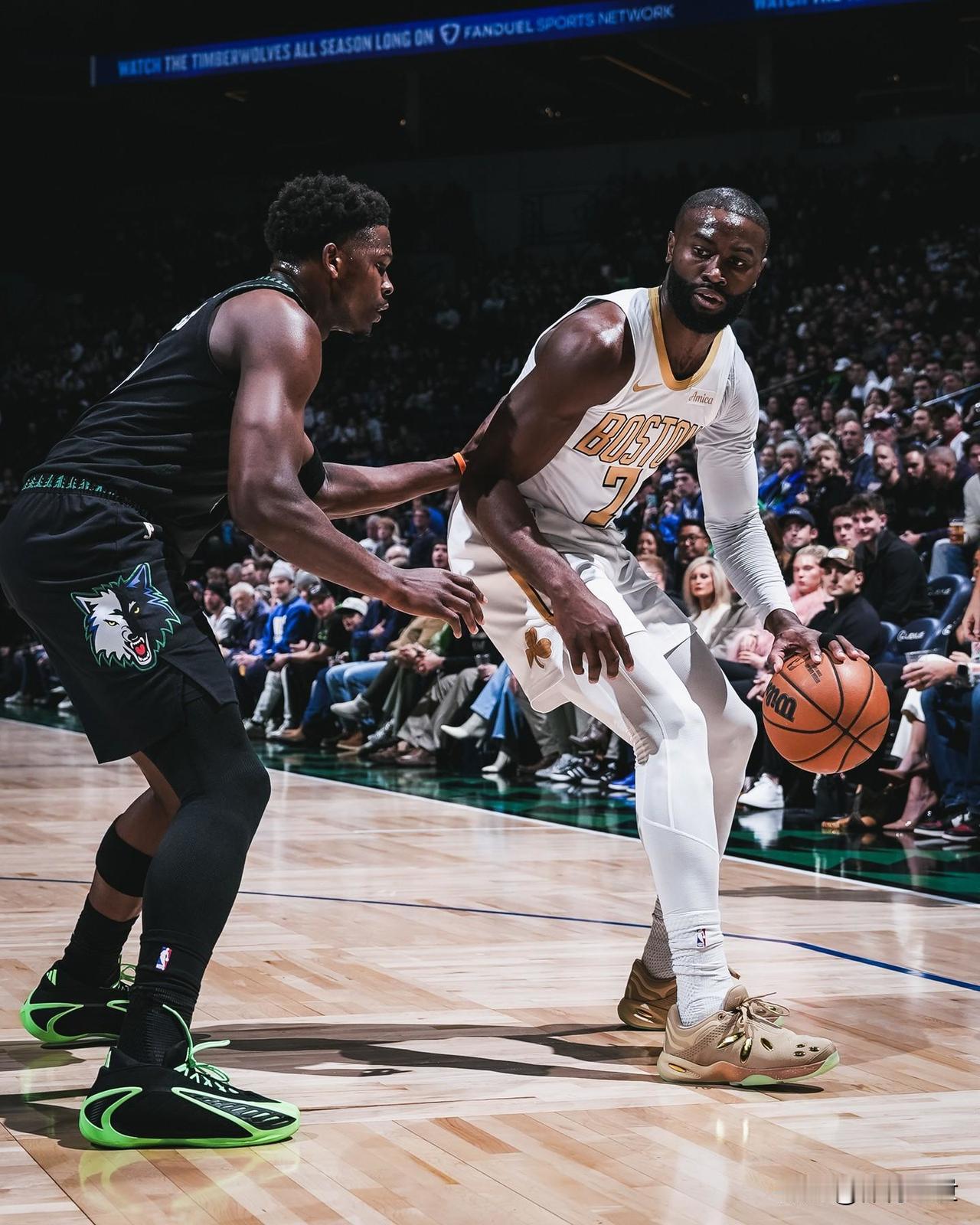 11月30日NBA常规赛，手握两连胜的凯尔特人客战三连败的森林狼，这场比赛很有看