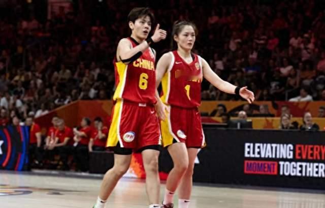 光漂亮有啥用？空篮不进、又挨帽，中国女篮输美国她表现最差