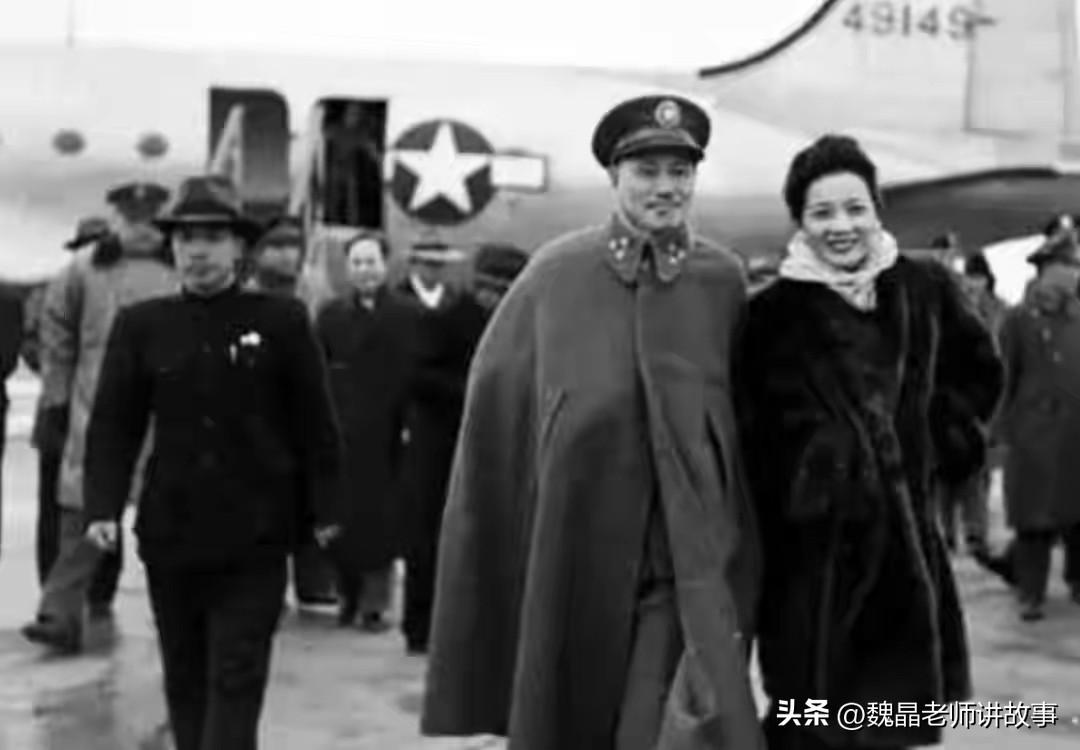 你能用一句话总结民国历史吗民国历史，是袁世凯，孙中山，蒋介石三人的演绎。