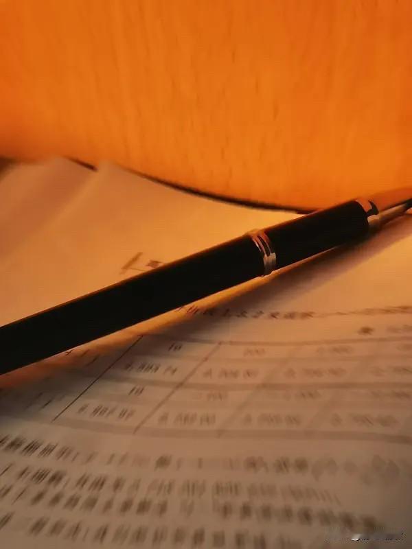 我睡眠向来不佳，不是睡不着，就是噩梦连连。
昨晚又梦到考试，可我压根没复习，脑袋