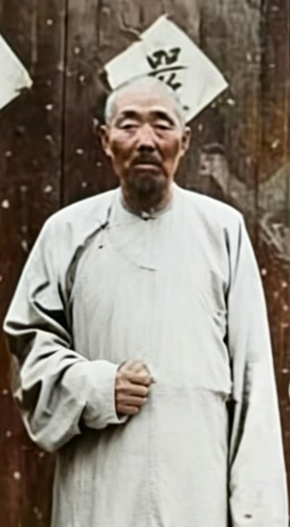 徐继孺的晚年照

徐继孺(1857-1917) 字又稚，号悔斋，晚年自号苏门山人