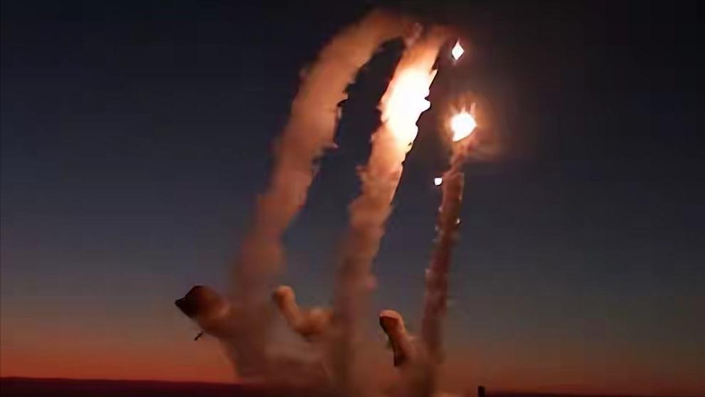 以色列军方此前警告俄罗斯，不要进行反以活动，否则将斩首俄高层官员。
 
这番狠话