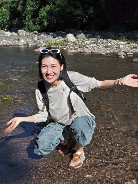 素颜好状态，夏日溯溪与阳光签下自由契约