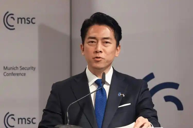 日本防长扬言：中国若再进行导弹试射，日本或可能松动无核三原则！

日本右翼想把核