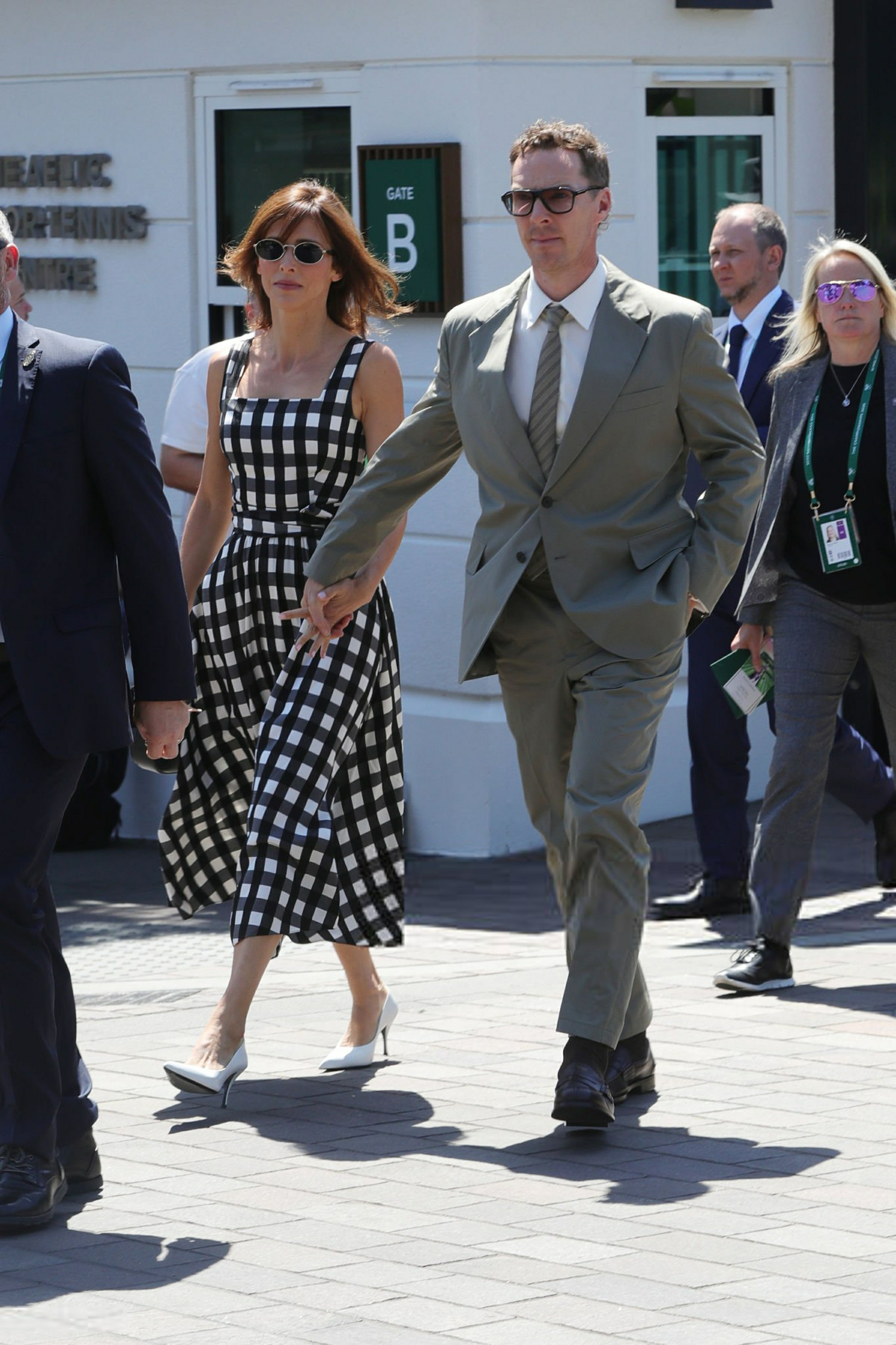 哇！本尼Benedict Cumberbatch牵手爱妻Sophie Hunte