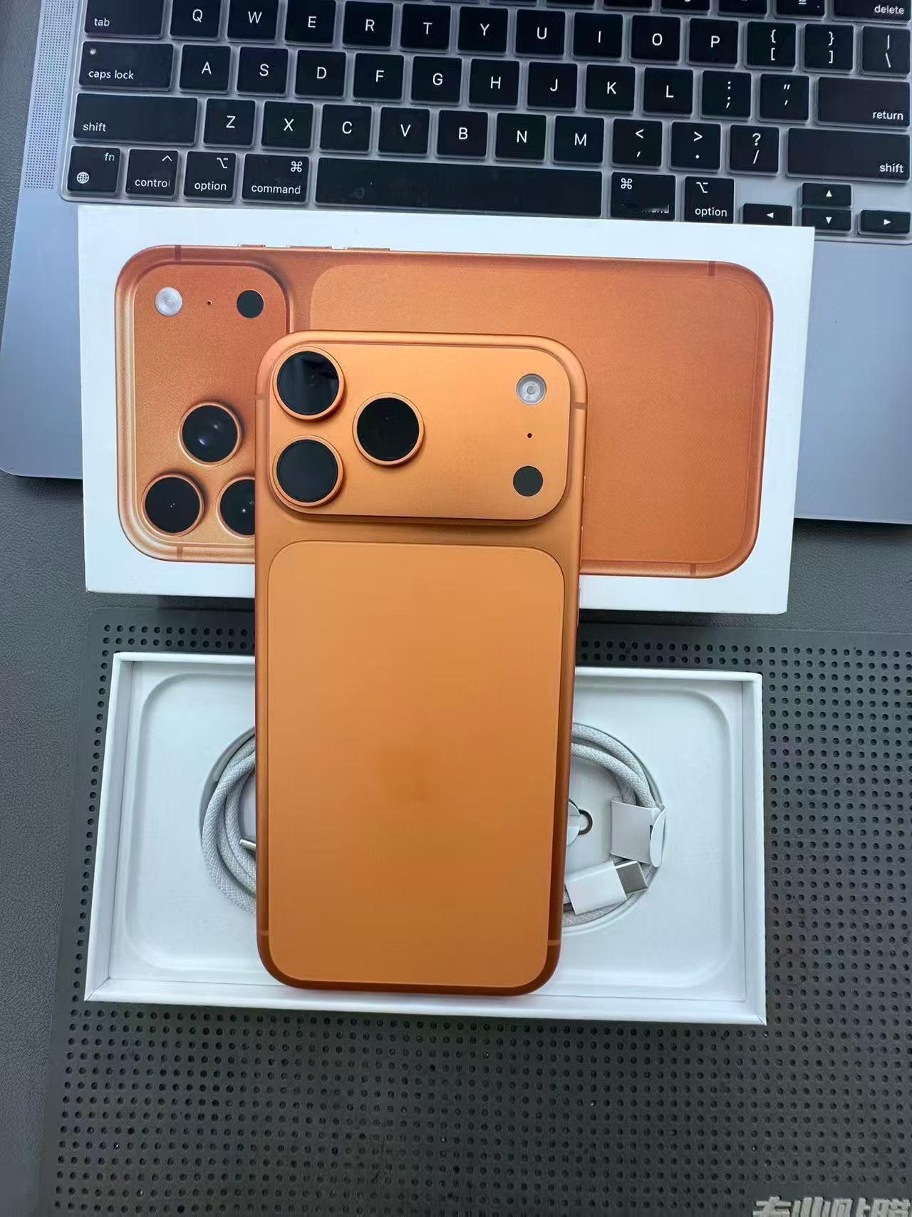 iPhone17promax  512G 橙色  国行正品   带原盒子原线  