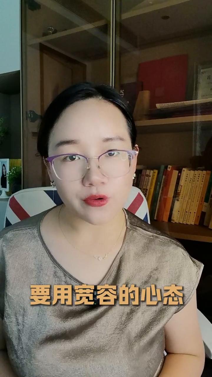 宽容心态VS罪大恶极的底线。
笑薇，《左手阅读，右手写作》作者，影响10000+