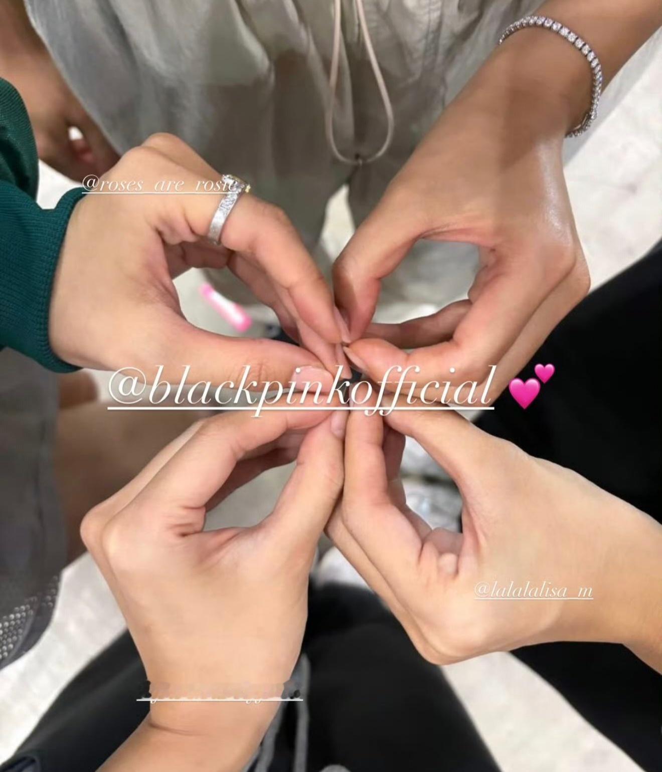 看榜单，第一眼就看到了blackpink跟四叶草，这联合在一起，你们会想到什么呢