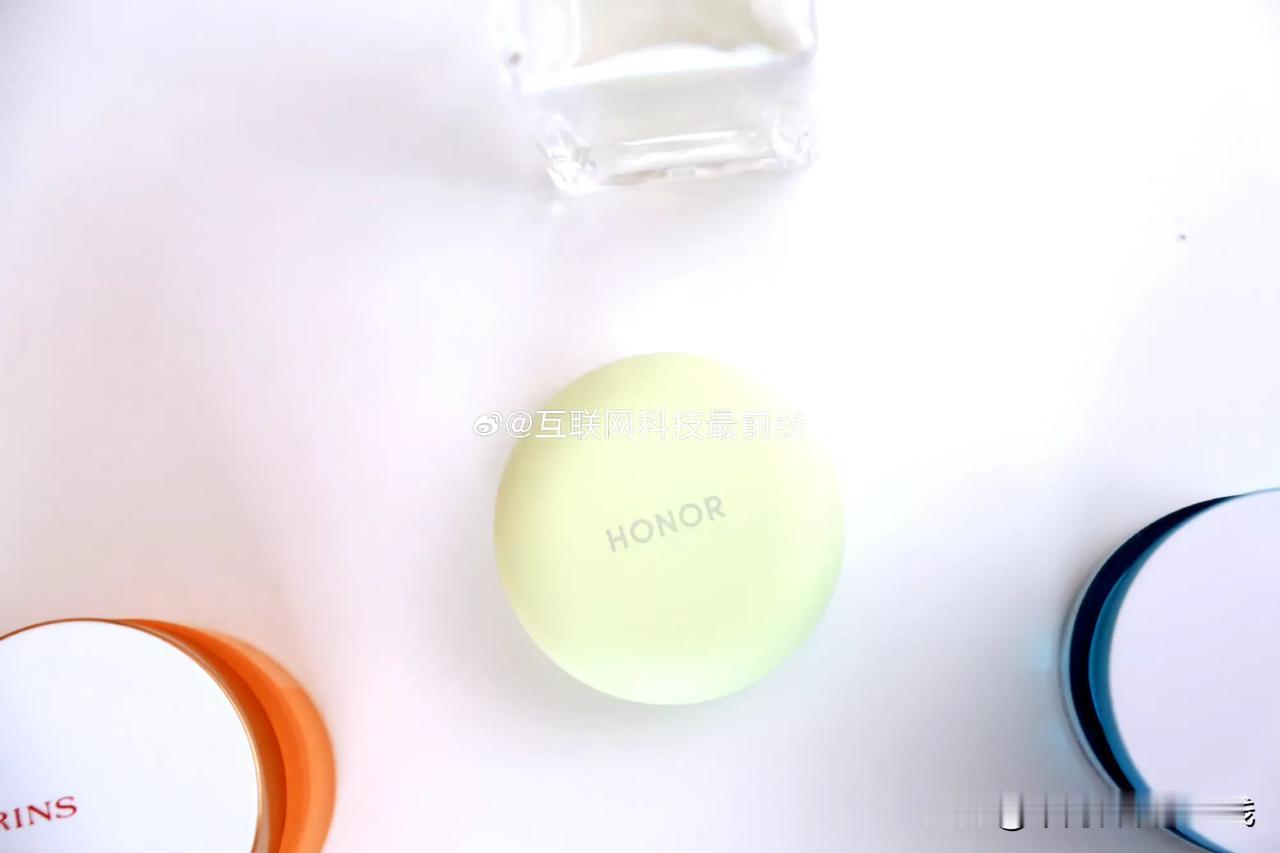 耀子真的有点过于低调了，去年给大家带来了百元的Earbus A，今天正好是X70
