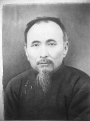 [太阳]1935年，孙中山前保镖，66岁的杜心五被日军囚禁，行刑前夜，他竟用两根