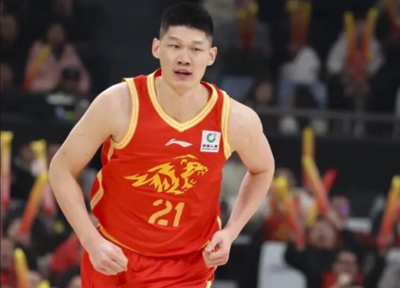 为胡金秋点赞！大秋诠释了中国男篮的竞技精神。

去年男篮亚洲杯期间，中国男篮在中