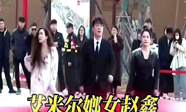 媛媛不上榜，不是塌了，是换赛道了。
她不唱了，开始教别人唱。
锅卖得比歌火，平台