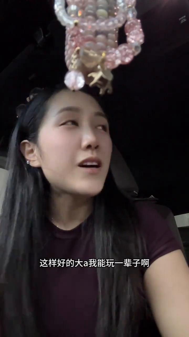 不够花。
大盘这么绿，我都不好意思说我挣钱了。亏的时候真的恨不得马上就销户，但是