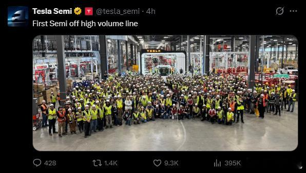 特斯拉Semi首辆量产车下线特斯拉Semi将大规模量产 特斯拉官方今日宣布，首辆