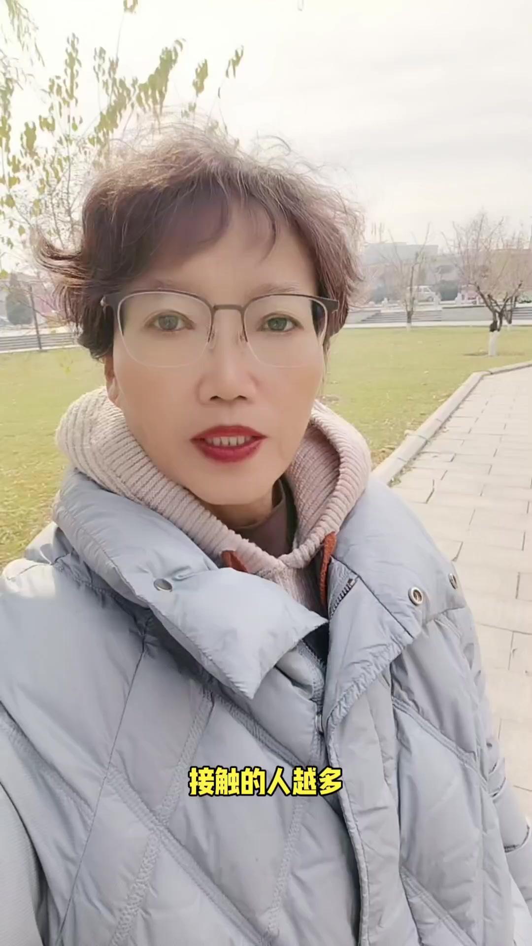和高层次的人相处有多重要？🌿接触的人越多，越明白一个道理：认真做事时，鼓励你的