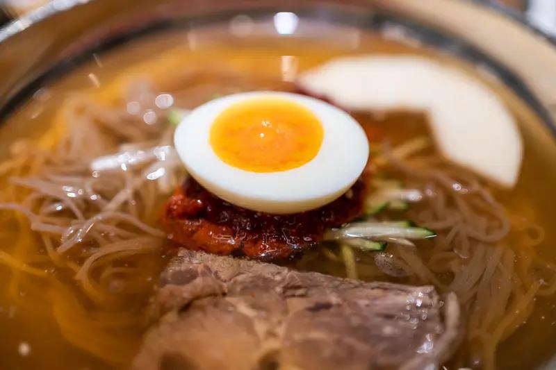 如今，不少人都感慨，韩国早已不是当年那个令我们仰望的韩国了，在诸多方面，中国都已