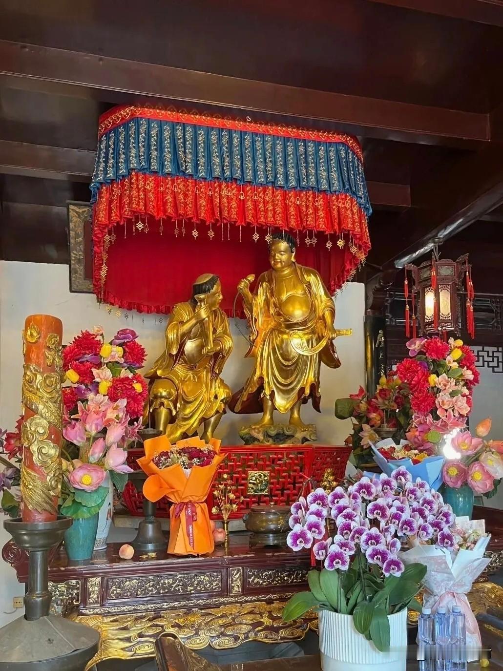 到寒山寺只看诗碑？大部分游客漏掉这一对神仙
 
很多人来苏州寒山寺，直奔《枫桥夜