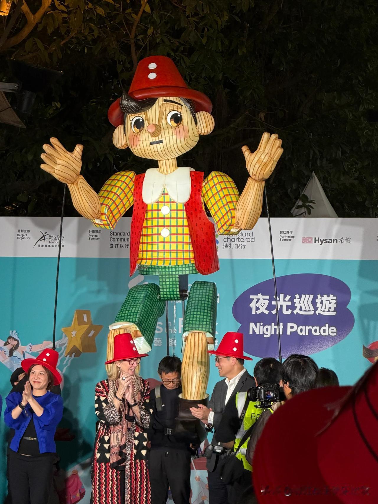 木偶奇遇记
遇见皮诺曹
奇遇非偶然，木偶的每一步都踏着命运的节拍，那些动人的词句