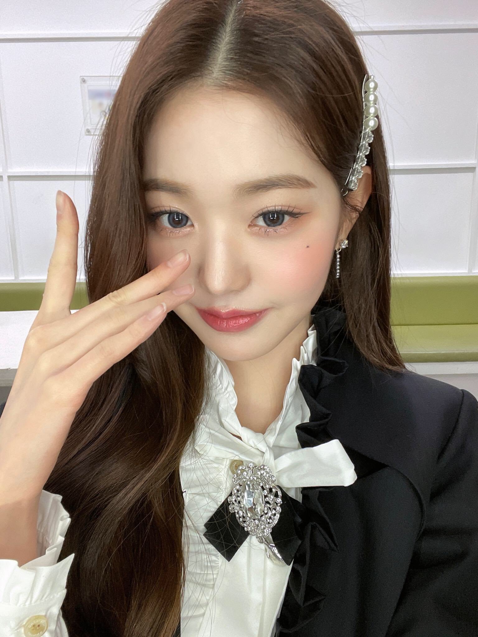 ive五团颜一 🌷ive五团一🐰张元英220508【补档twi更新】快乐星期