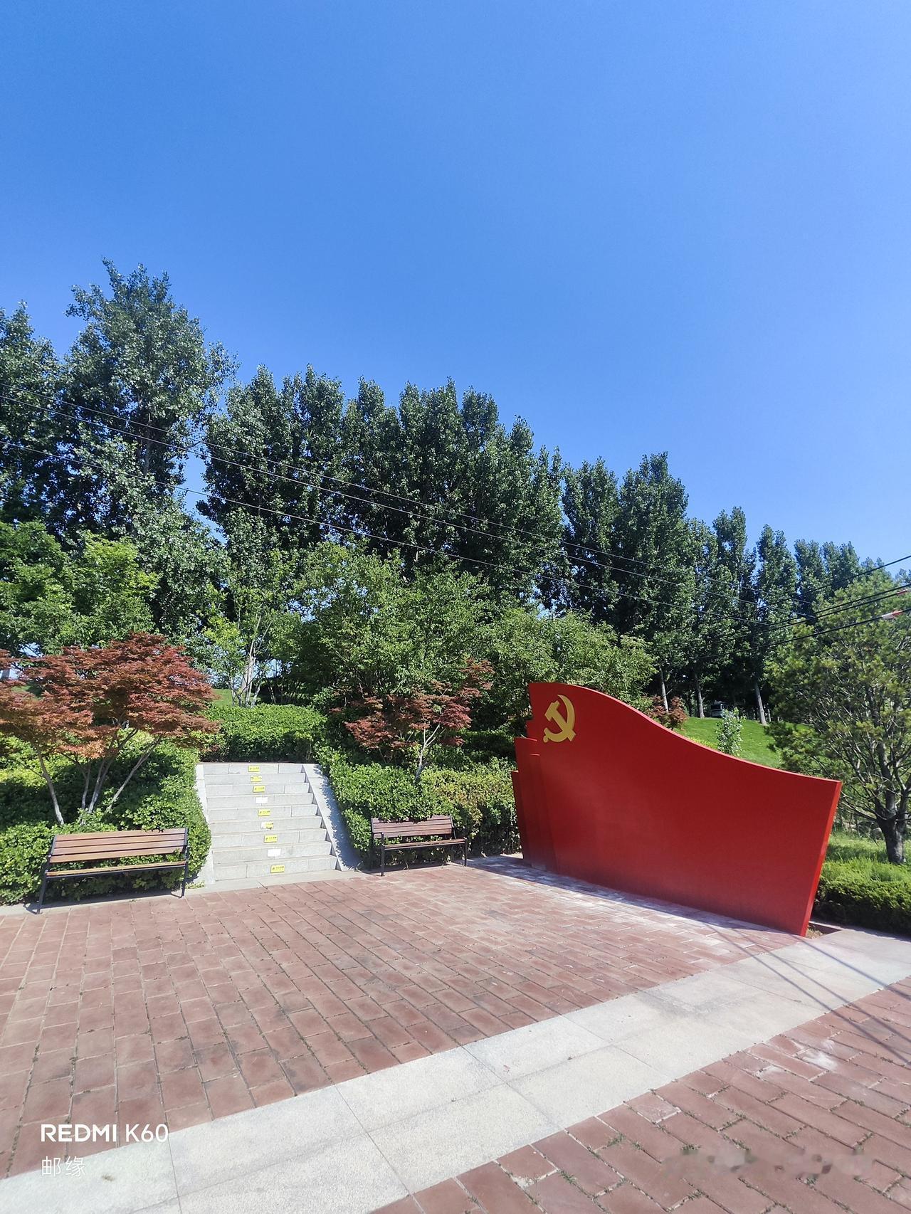 济南黄河边的王士栋烈士纪念地，在泺口黄河铁路大桥北侧、鹊山东南角。1967年5月