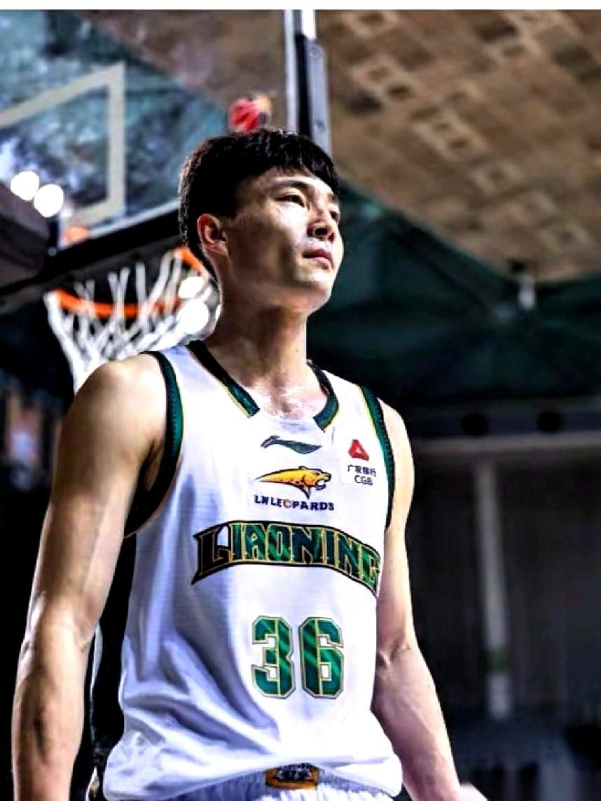 辽宁队跟青岛队，硬是拼了两个加时。
终场哨响，比分定格在96比98。辽宁队主场输