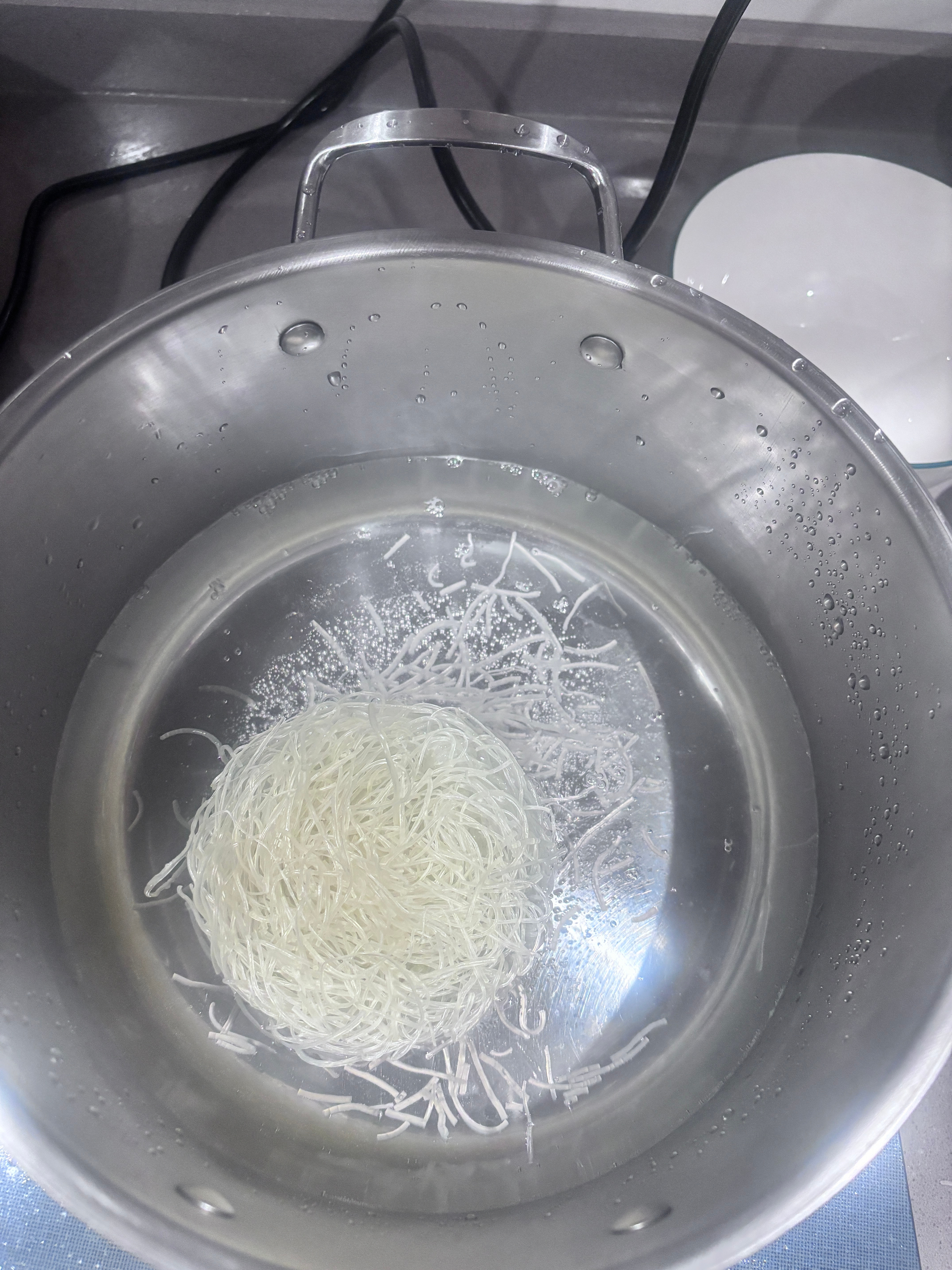 自从上次买了绵阳米粉说好吃后，这次又在同一家复购了一次。同时家人知道我爱吃后，又