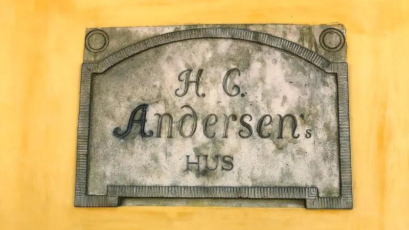 英国王室又爆大瓜！当地时间2月19日，查尔斯三世的弟弟安德鲁因涉嫌担任公职期间行