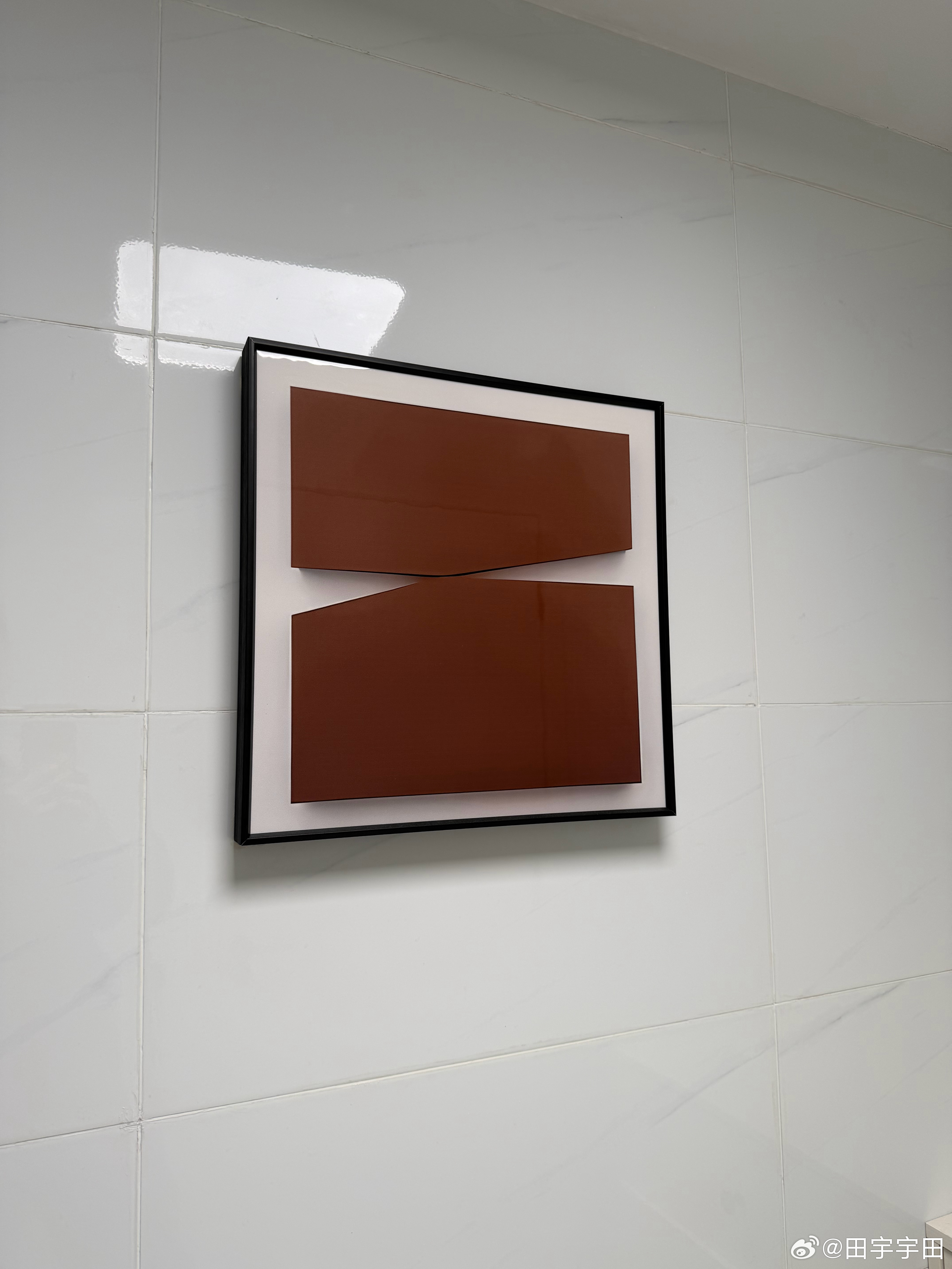 之前拍韩哥车库我说厕所干净卫生有人要看看来看吧，厕所里都是画，还有宝格丽护手霜讲