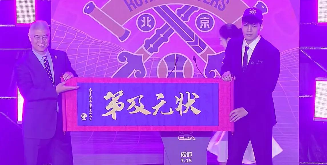 CBA选秀大会落下帷幕，广东工业大学的陈国豪当选状元，实至名归！

下面是今年C