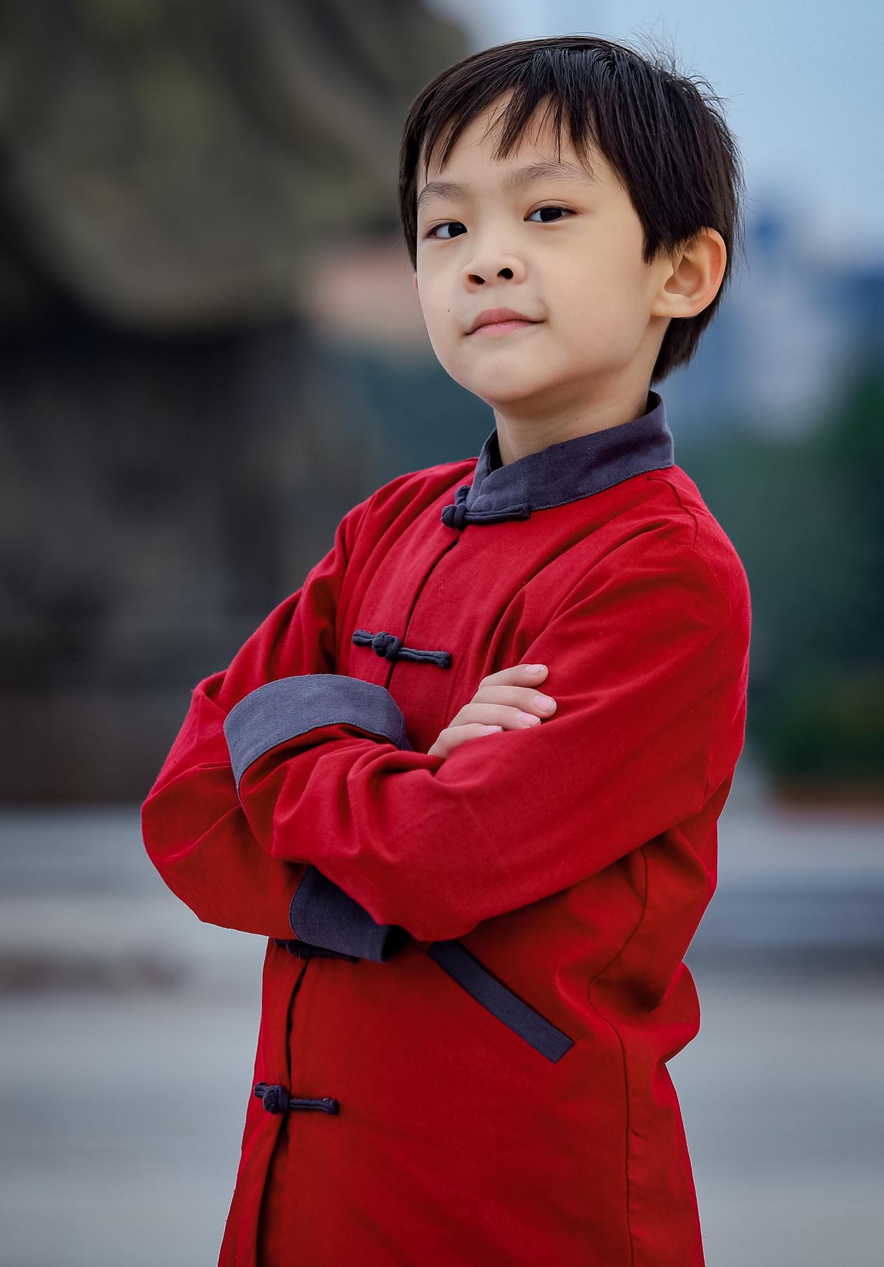 逆天！中国最牛的4个小孩，你认识几个？

3岁雪地裸跑、5岁开飞机、11岁大学毕