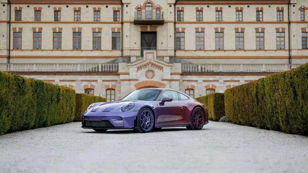 日前，一组保时捷推出911 GT3 Touring定制版官图被曝光！这车是由车主