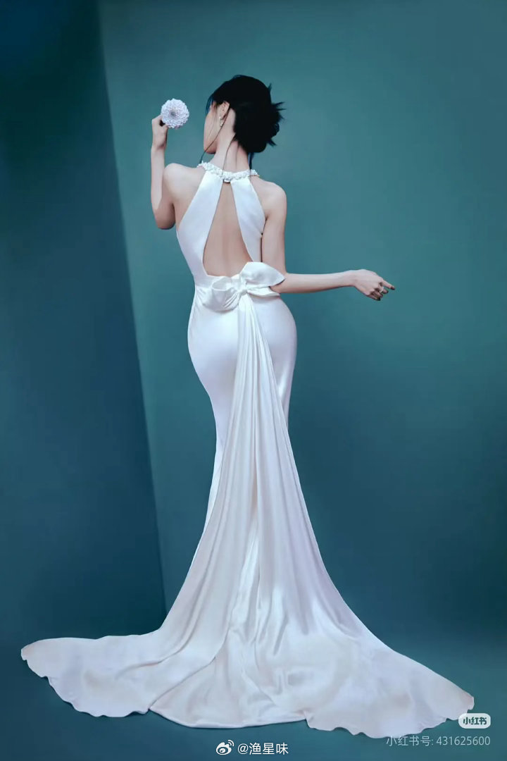 陈都灵身材很差吗?截个半身图就开始嘲了。女性的美本来就是多样的 ，什么时候审美被