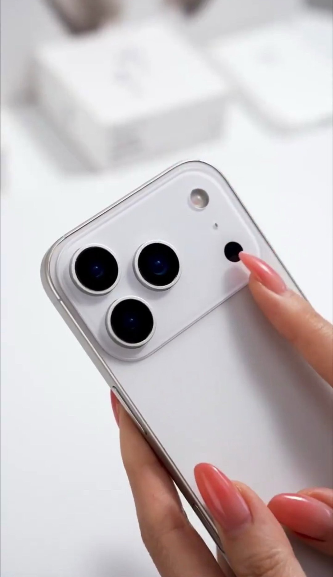 iPhone17 Pro Max长这样 [喵喵]，爱不爱？ ​​​