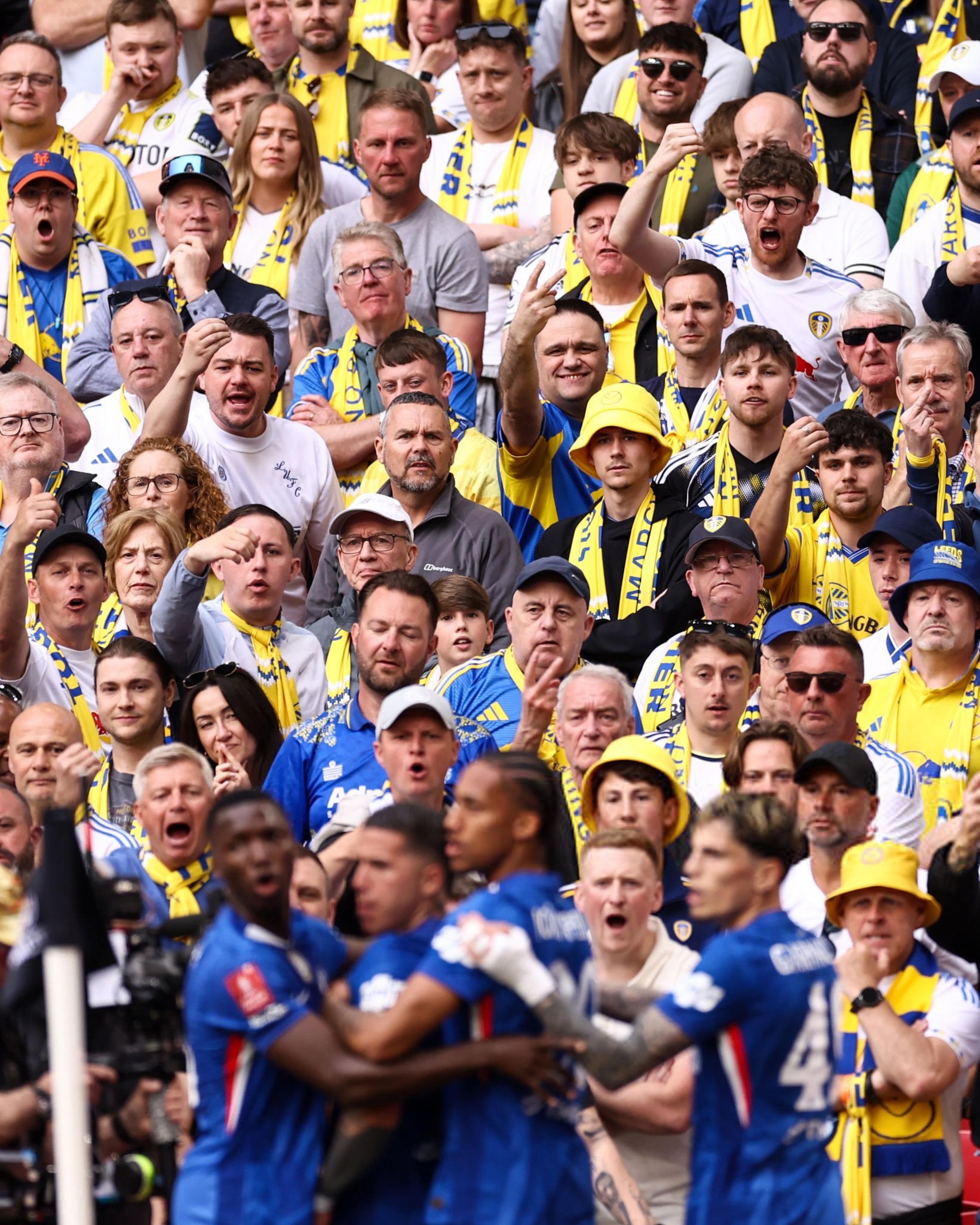 下半场好好继续努力 加油！我们要进决赛切尔西