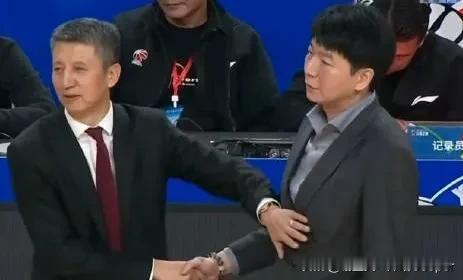 得知广州晋级，邱彪心头一颤，郭士强不怕新疆，场外最佳第6人非郭士强莫属！今年最佳