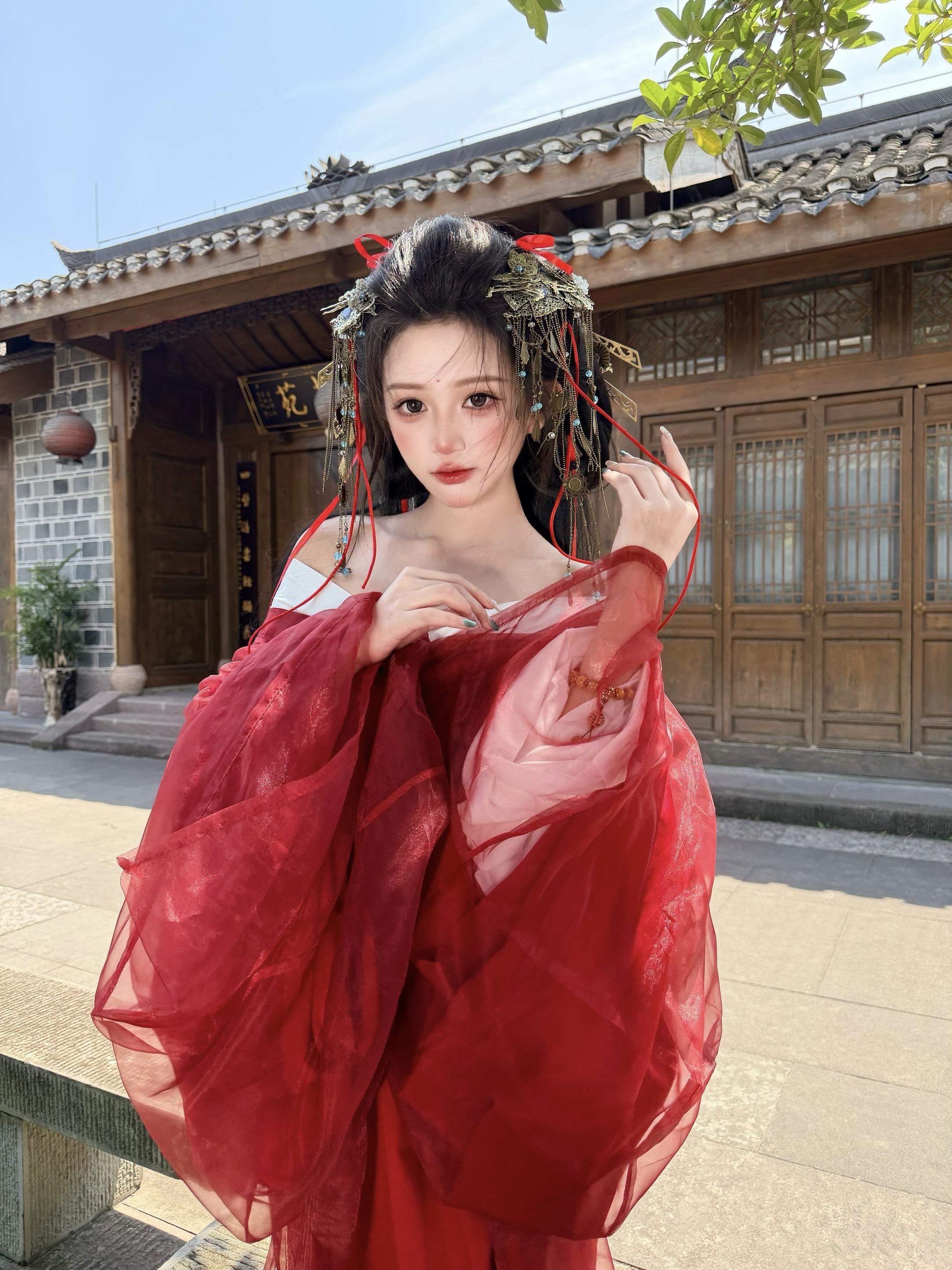 为何却断了情伤了心…