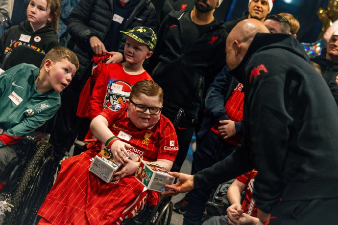 奥德黑儿童医院的孩子们今年还能见到斯洛特吗