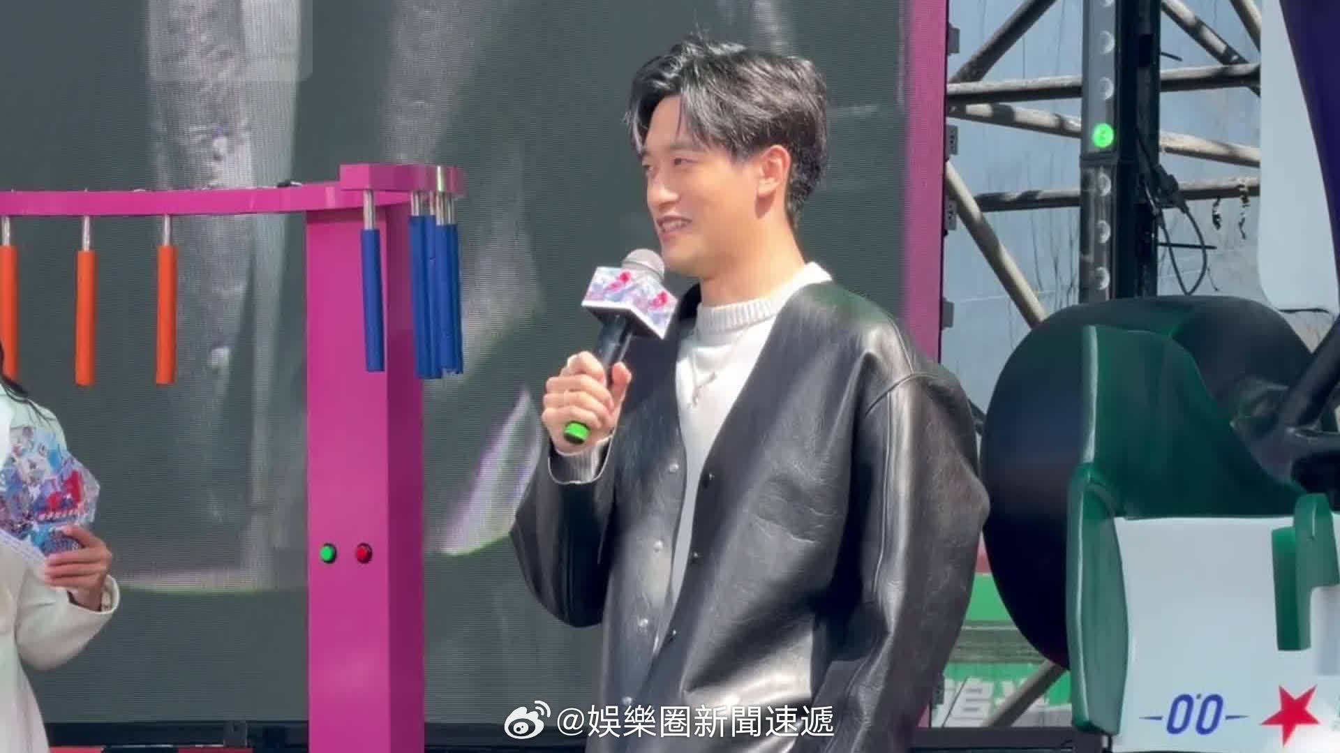 「（有視頻）周冠宇 （）與車迷互動：自己定的小目標是回到正式車手席位 … （大公